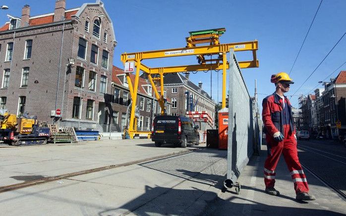 De Amsterdamse gemeenteraad stemt woensdagmiddag over de voordracht van PvdA–wethouder Gerson, die zich moet gaan buigen over de Noord–Zuidlijn. De sociaal–democraten hebben hem gekozen als opvolger van oud–wethouder Herrema, die aftrad vanwege een zoveel