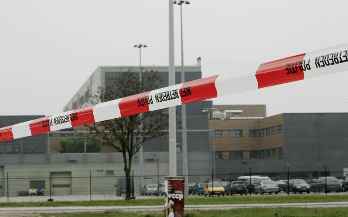 Afzetting van de politie. In Dodrecht zijn rond het Sumatraplein tien huizen ontruimd nadat werknemers op een projectiel stuitten. - Foto ANP