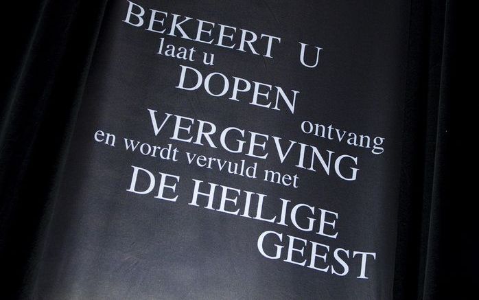 De identiteit van een kerkelijke gemeente dient voor leden en buitenstaanders snel duidelijk te zijn, aldus gemeenteadviseur Aart Peters. Foto: banner van de evangelische gemeente de Doorbrekers in Barneveld. Foto ANP