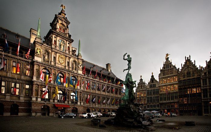 ANTWERPEN - Het Twaalfjarig Bestand werd in 1609 met veel pracht en praal voor het stadhuis van Antwerpen afgekondigd. De wapenstilstand in de Tachtigjarige Oorlog betekende feitelijk de erkenning van Nederland als zelfstandige natie. Universiteiten uit N