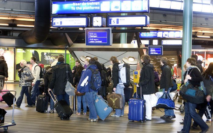 Meer dan duizend vluchten van vreemdelingen die ons land vorig jaar moesten verlaten, zijn noodgedwongen niet doorgegaan. Dat is ruim 20 procent van het totaal. Foto ANP