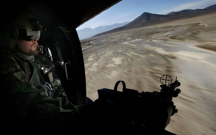 Een vliegtuig met de Nederlandse militairen die maandagavond gewond raakten in Uruzgan is onderweg naar Nederland, meldde een woordvoerder van het ministerie van Defensie woensdagmorgen. Foto ANP