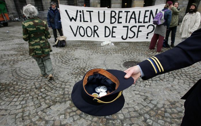 DEN HAAG – De PvdA lijkt moeite te hebben om een knoop door te hakken over de aanschaf van twee testexemplaren van het gevechtsvliegtuig Joint Strike Fighter (JSF/F-35). Foto ANP