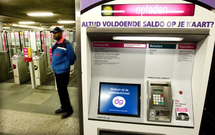 RET gaat maatregelen nemen tegen het skimincidenten bij automaten voor de ov-chipkaart. Foto ANP