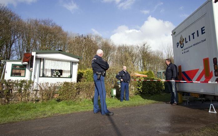 Onderzoek bij de caravan van Leo S. in Brielle. Foto ANP