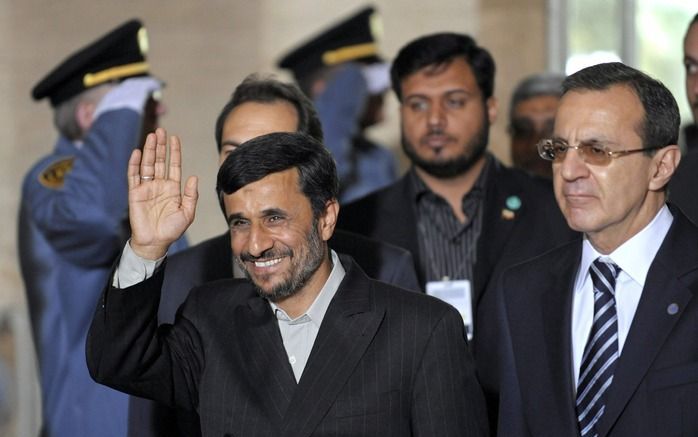 De Iraanse president Mahmoud Ahmadinejad arriveert maandag bij de VN–top tegen racisme. Foto EPA