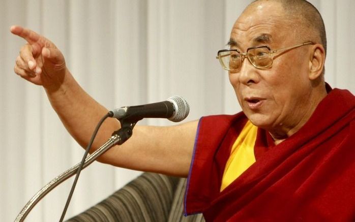 De Tweede Kamer wil dat premier Jan Peter Balkenende de dalai lama ontvangt als die in juni naar Nederland komt. Foto EPA