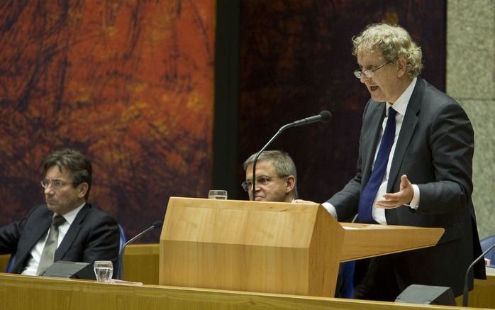 Minister Van der Laan van Wonen, Wijken en Integratie zal nog voorzichtiger zijn als woningcorporaties en zorginstellingen nauw gaan samenwerken. Foto ANP