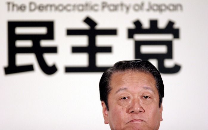 TOKIO – De leider van de Democratische Partij van Japan (DPJ), Ichiro Ozawa, treedt af. Dat meldde de Japanse krant Yomiuri Shimbun maandagmorgen op basis van bronnen binnen de oppositiepartij. De DPJ wordt ervan beschuldigd illegale donaties te hebben ge