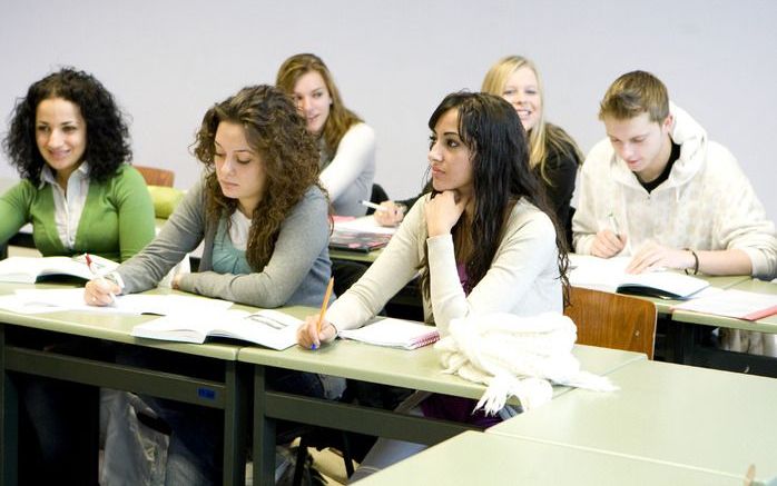 De toekomstplannen van eindexamenleerlingen van het mbo moeten de komende vier weken worden geregistreerd, inclusief hun bereikbaarheidsgegevens om te voorkomen dat ze langdurig werkloos thuis komen te zitten. Foto ANP