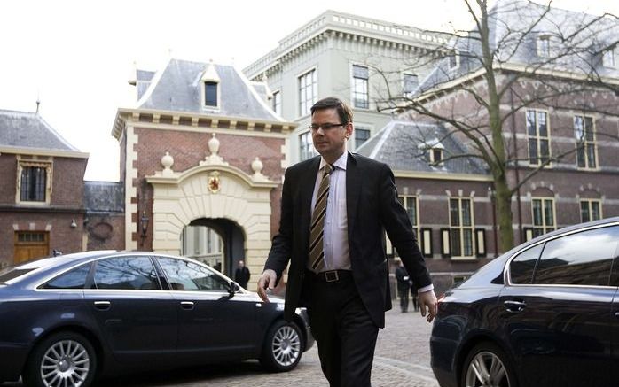 DEN HAAG – Minister Rouvoet voor Jeugd en Gezin maakt zich zorgen over de wachtlijsten in de jeugdzorg. Steeds minder jongeren wachten op hulp, maar het gaat de minister nog lang niet snel genoeg. Foto ANP