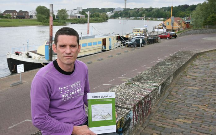 ARNHEM – Volgens Wouter Vos werd de bouw van Bataafse boerderijen beïnvloed door de Romeinse legerkampen. Foto RD, Anton Dommerholt