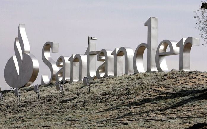 MADRID – De Spaanse bank Banco Santander heeft een schikking getroffen met de curator van het failliete bedrijf van de Amerikaanse superzwendelaar Bernard Madoff. De Spaanse bank betaalt 235 miljoen dollar om verdere juridische aanklachten te voorkomen. F