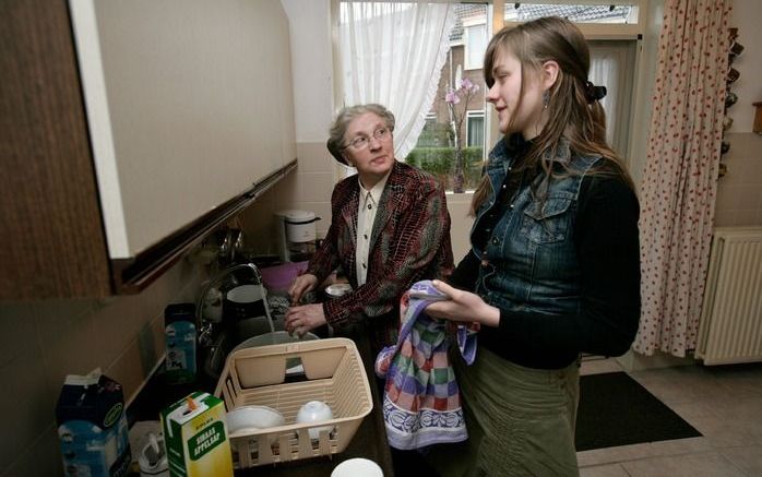 Jongeren in een moderne samenleving zijn gericht op autonomie en hebben weinig met tradtie. Voor de geloofsoverdracht is het van groot belang dat opvoeders aanwezig zijn als aanspreekbare en aansprekende christenen waar jongeren zich mee kunnen identifice