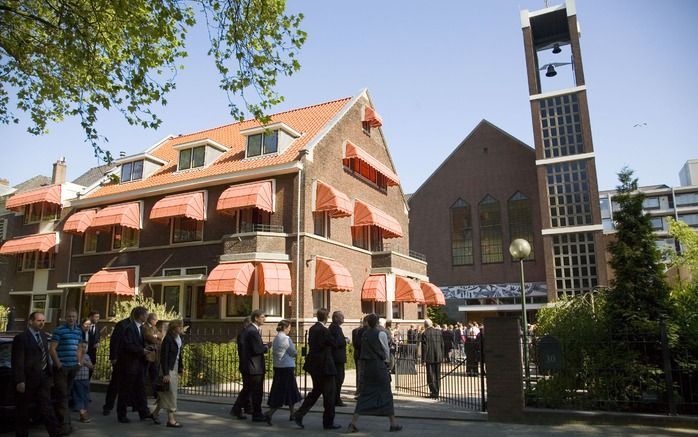 ROTTERDAM - Het curatorium van de Gereformeerde Gemeenten, dat dinsdag en woensdag in Rotterdam vergaderde, heeft vier personen toegelaten tot de studie aan de Theologische School. Foto Willem van Capellen.