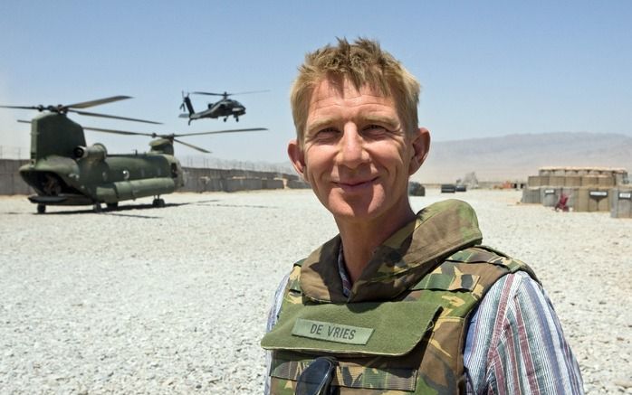 DEH RASHAN – Staatssecretaris De Vries van Defensie bezocht donderdag op de laatste dag van zijn driedaags bezoek aan Uruzgan de nieuwe controlepost van de Nederlandse militairen in Deh Rashan. Foto ANP