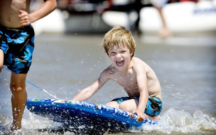 Door het zonnige weer was het strand een favoriete plek. Foto ANP