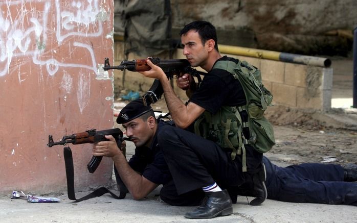 RAMALLAH – Drie leden van de militante Palestijnse beweging Hamas en een Palestijnse politieman zijn donderdag gedood tijdens schotenwisselingen op de Westelijke Jordaanoever. Dat heeft een Palestijnse veiligheidsfunctionaris laten weten. Foto EPA