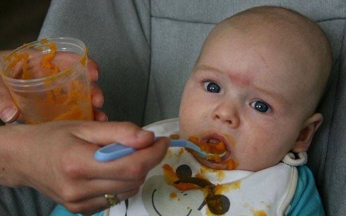 „Voor ons is het al moeilijk te proeven of een potje wortel- of pompoensmaak heeft”, weet foodstyliste en receptontwikkelaar Gees van Asperen. „Hoe moet een baby dan daaruit zijn smaak ontwikkelen?” Foto RD, Anton Dommerholt