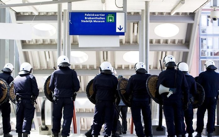 ROTTERDAM – Rotterdam is de onveiligste gemeente van Nederland. Dat schrijft het AD zaterdag, op basis van zijn jaarlijkse Misdaadmeter. De havenstad kampt met veel overvallen, straatroven en mishandelingen. Bovendien stijgt er de criminaliteit, tegen de 