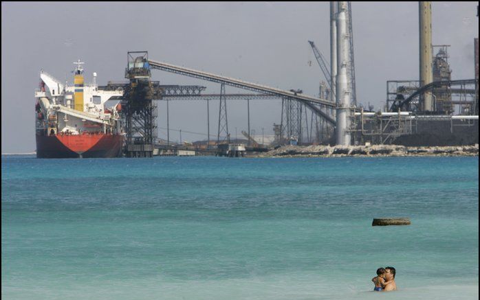 ORANJESTAD – De Valero–raffinaderij op Aruba sluit eind van de maand voor een periode van drie maanden haar deuren. Foto ANP