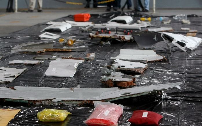 Gevonden voorwerpen van het neergestorte Air Francetoestel. Foto EPA