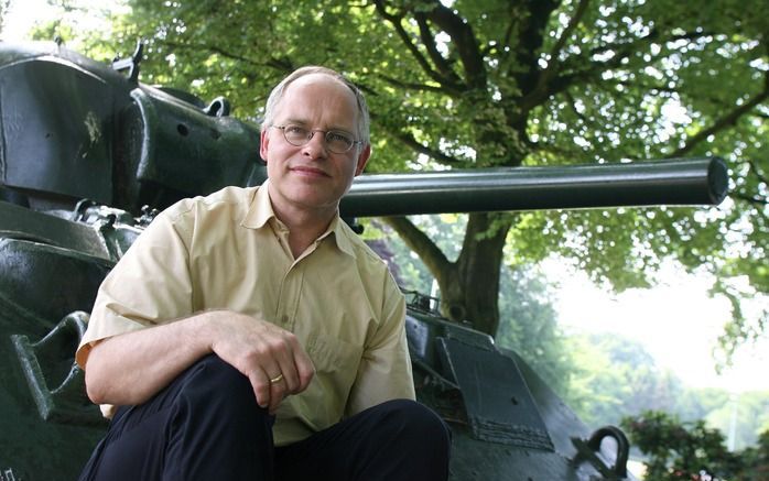 In ”Vensters vol verhalen” volgt Jan van Reenen de vensters van de canon op de voet, met accenten die het christelijke karakter van de geschiedenis onderstrepen. Foto RD, Anton Dommerholt