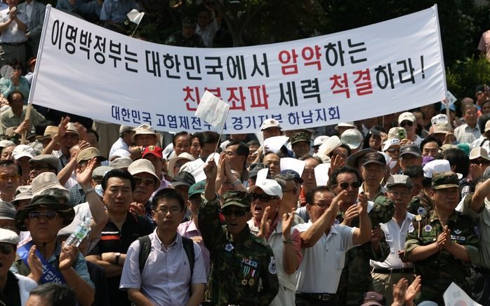 SEOUL – Op de dag dat wordt herdacht dat 59 jaar geleden de Koreaanse Oorlog uitbrak, heeft Noord–Korea de spanningen op het Koreaanse schiereiland opnieuw verhoogd. Als het tot een conflict komt zal Zuid–Korea met een „vuurzee van nucleaire vergelding” w