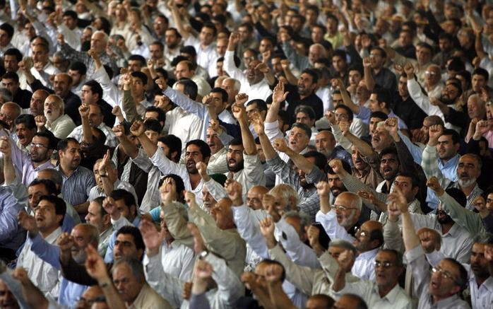 Protest in een moskee in Teheran tijdens het vrijdaggebed. Foto EPA