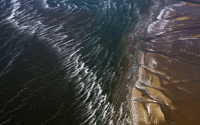 Luchtfoto van Engelsmanplaat, een onbewoond waddeneiland tussen Ameland en Schiermonnikoog.