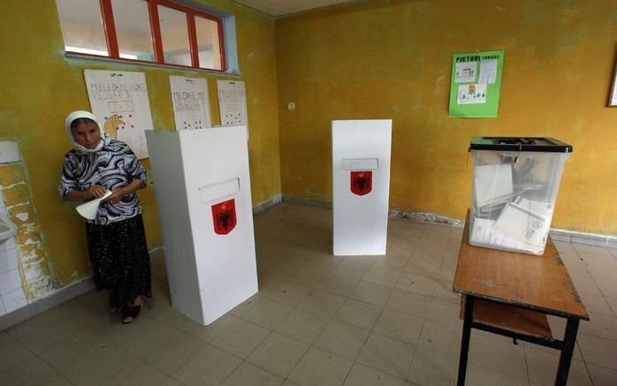 TIRANA (ANP/DPA) – De uitslag van de parlementsverkiezingen zondag in Albanië kan nog wel even op zich laten wachten. Reden: de mensen die de stemmen moeten tellen, zijn moe. Dat zei de voorzitter van de nationale kiescommissie in het Balkanland maandag. 