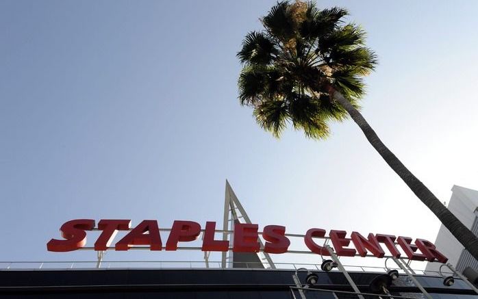 LOS ANGELES - Het Staples Center in Los Angeles waar Amerika dinsdag de overleden popzanger Jackson herdenkt. De stad komt geld te kort, ook voor die herdenking. Foto EPA