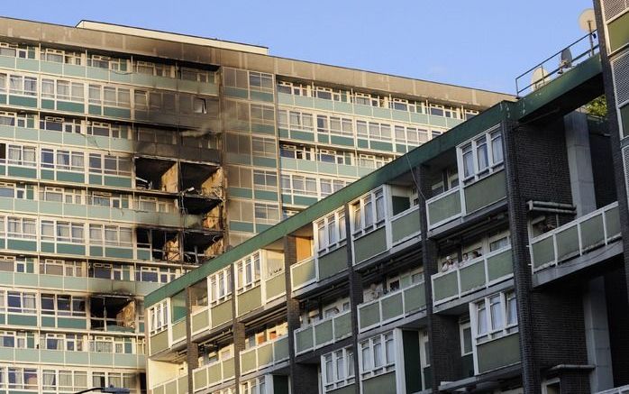 LONDEN - Drie volwassenen en drie kinderen kwamen vrijdagavond om bij een brand in een flat in Londen. Foto EPA