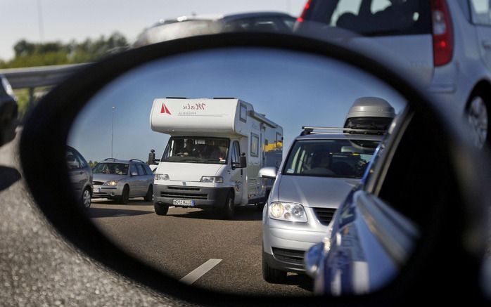 RIJSWIJK – De eerste grote uittocht van vakantiegangers is vrijdag en zaterdag zonder grote problemen op de Nederlandse wegen verlopen, zeiden woordvoerders van de ANWB en de Verkeersinformatiedienst (VID). Foto ANP