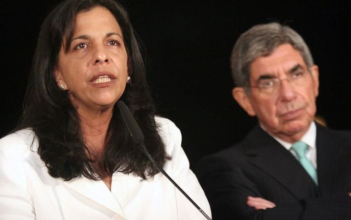 Rechts op de foto de Costa Riicaanse president Oscar Arias. foto EPA