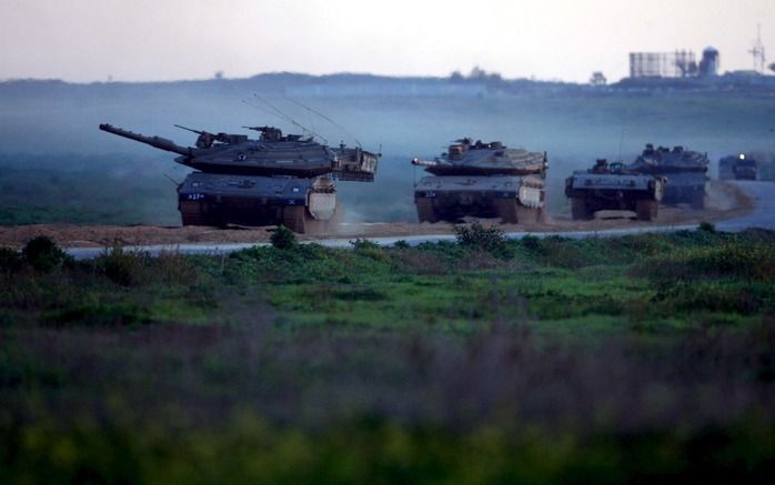 Israëlische tanks op weg naar de Gazastrook. Foto EPA