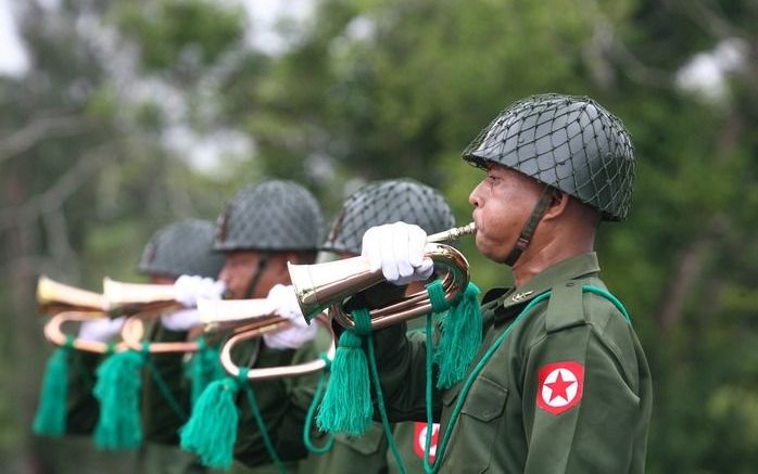 Birmese militairen, eerder deze maand, tijdens Martyr's Day. Foto EPA