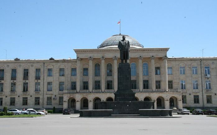 Het beeld van Stalin prijkt prominent in het centrum van de Georgische hoofdstad Tbilisi. De Georgiërs vrezen een nieuwe oorlog met Rusland. Foto Karel Onwijn