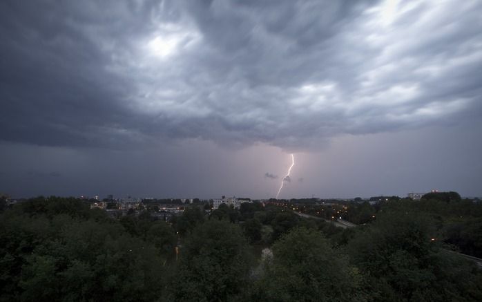 DE BILT - Het KNMI gaat het weeralarm regionaliseren. Foto ANP