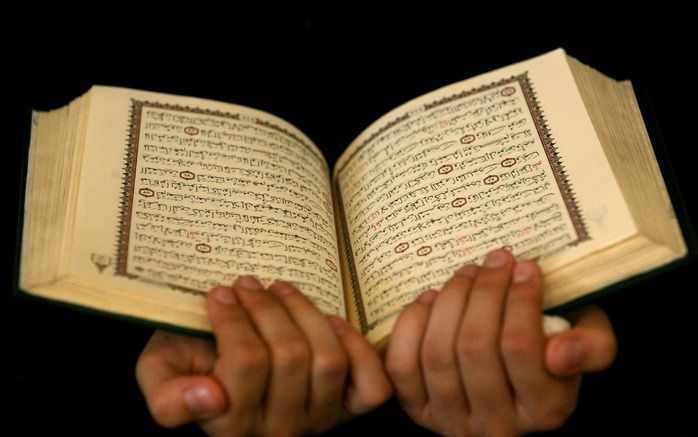 DEN HAAG – De Koran is vanaf volgende week in Nederland als luisterboek verkrijgbaar. De Stichting Ahmadiyya Isha’at-i-Islam heeft twee jaar aan de mp3-uitgave van het boek gewerkt. Dat heeft de voorzitter van de stichting, Abdul Hoeseni, zaterdag gezegd.