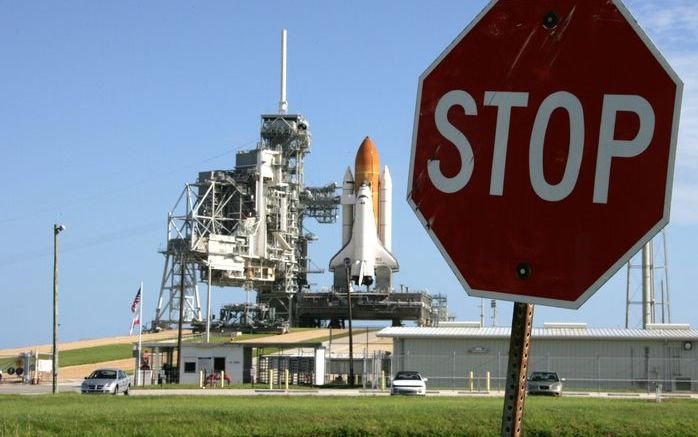 CAPE CANAVERAL – Een tweede poging om de Amerikaanse spaceshuttle Discovery te lanceren, is opgeschort vanwege mogelijke problemen bij een klep in de brandstoftank. Foto EPA