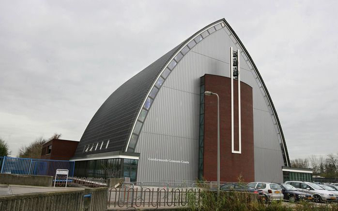 GOUDA – De kerkenraad van de gereformeerde gemeente in Gouda heeft protest aangetekend tegen de ruiming van een bom uit de Tweede Wereldoorlog bij het kerkgebouw op zondag 11 oktober. Foto Anton Dommerholt