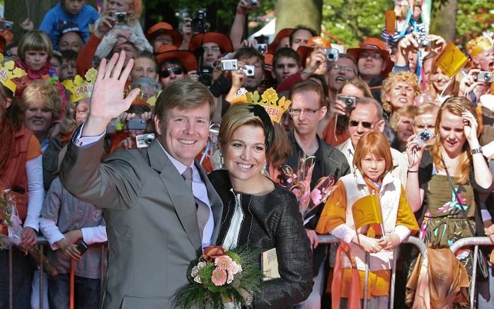 LEIDERDORP – De viering van Koninginnedag moet haar open karakter behouden. Dat zegt M. Zonnevylle, voorzitter van de Bond van Oranjeverenigingen. Alle steden en dorpen zouden in aanmerking moeten komen voor het nationale volksfeest. Burgemeester De Graaf