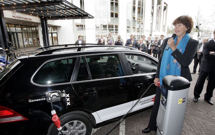 AMERSFOORT - Om de productie en verkoop te stimuleren, kopen bedrijven en organisaties gezamenlijk drieduizend elektrische bedrijfswagens. Foto ANP