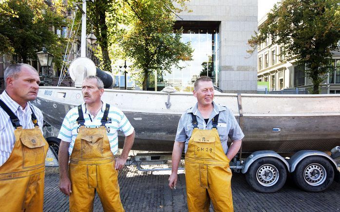 DEN HAAG – Doe nog een keer uw best in Brussel; wij hopen op een goede afloop. Die oproep hadden protesterende palingvissers donderdag voor minister Verburg (LNV) kort voordat die met de Tweede Kamer ging praten over een forse beperking van de palingvangs