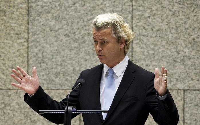 DEN HAAG – Tweede Kamerfracties hebben de PVV hard aangevallen in het debat over de kosten van allochtonen. Ook minister Van der Laan voor Integratie kreeg kritiek. Die gaf toe argwanend te zijn geweest over de intenties van de PVV. Foto ANP