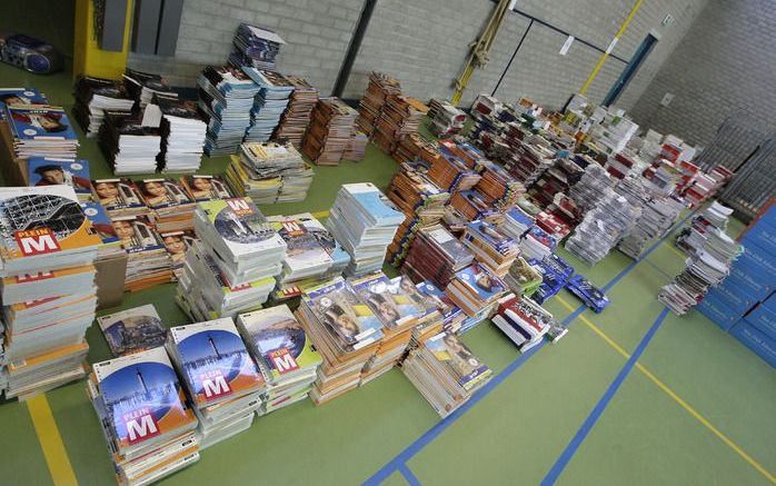 Een voorbeeld van een ’schijninvestering’ zijn de gratis schoolboeken. De VO–Raad stelt dat die maatregel geen invloed heeft op de kwaliteit van het onderwijs omdat het een inkomensmaatregel is die niet leidt tot kleinere klassen, minder lesuitval en bete