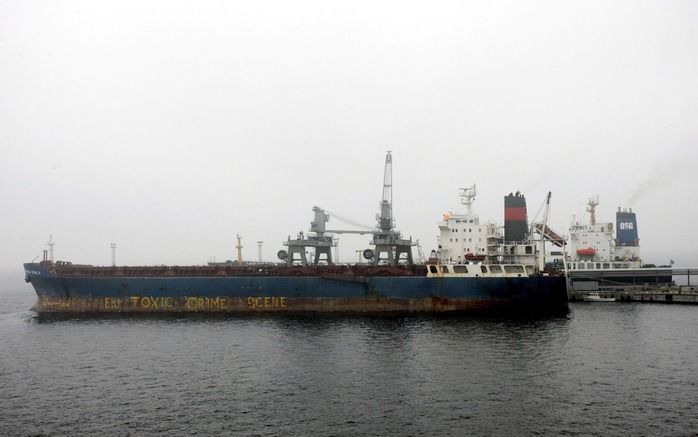 DEN HAAG - Het OM heeft geprobeerd om strafrechtelijk onderzoek te doen naar het dumpen van gif door het schip probo Koala maar de lokale autoriteiten verschaften geen informatie. Foto EPA