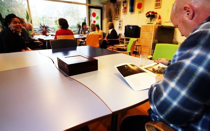 DEN HAAG - Dagbehandeling voor jong dementerenden in verpleeghuis Mariahoeve. Foto ANP