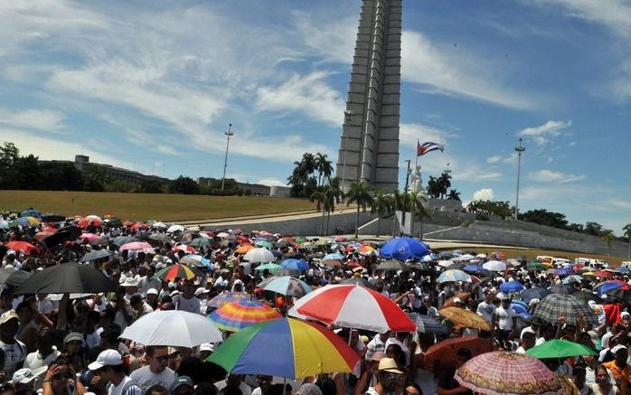 HAVANA – Meer dan een half miljoen Cubanen zijn zondag op het Revolutieplein in Havana samengestroomd voor het concert Paz sin Fronteras (Vrede zonder Grenzen). Foto EPA